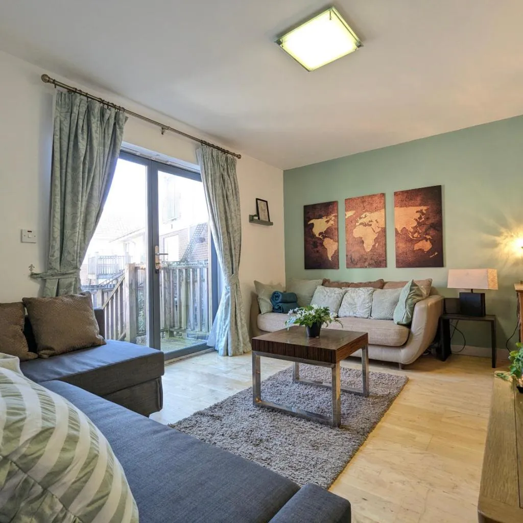 Photograph of Large 3-Bedrooms House Near Centre Free Parking