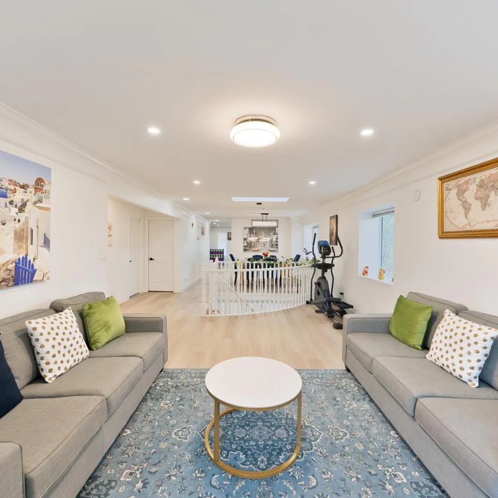 Photograph of Family Retreat sleeps 12 Near YVR Airport, Downtown