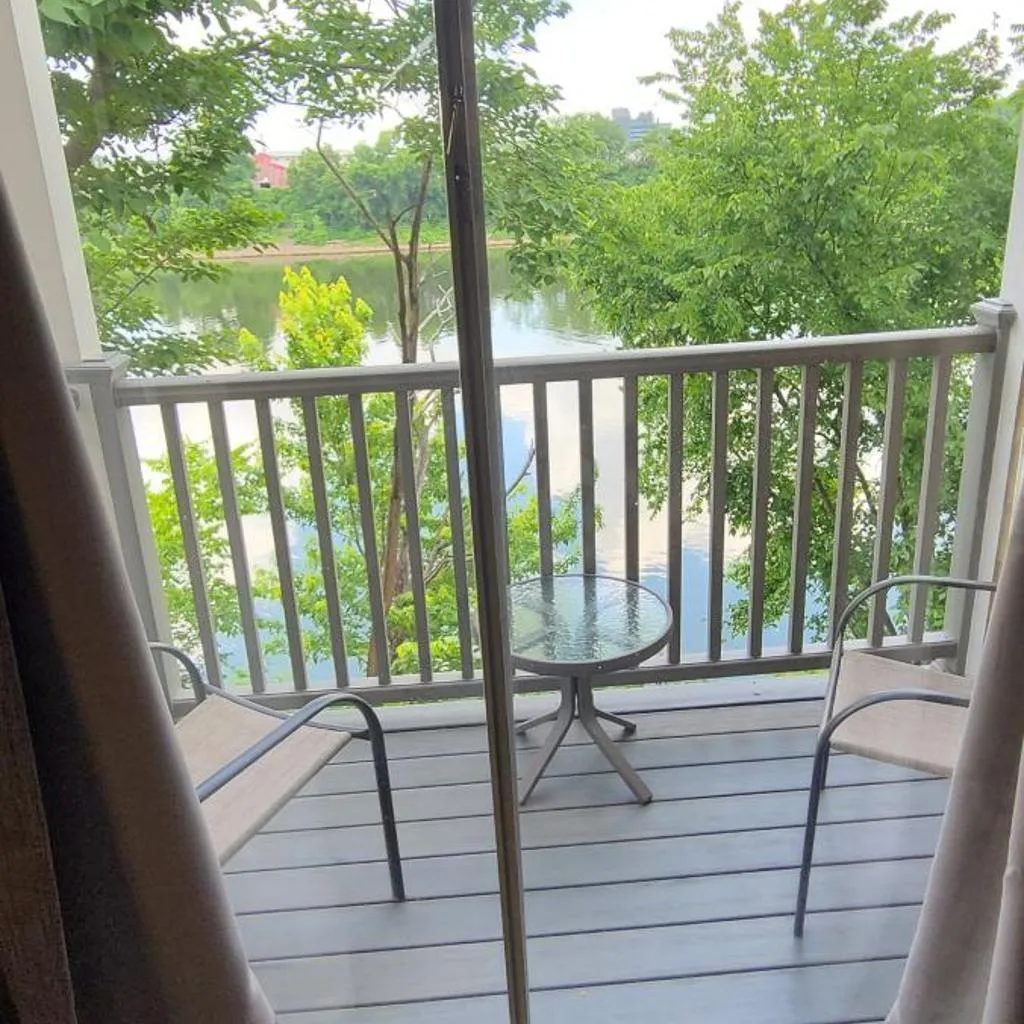 Photograph of Captain's Quarters Riverfront #2