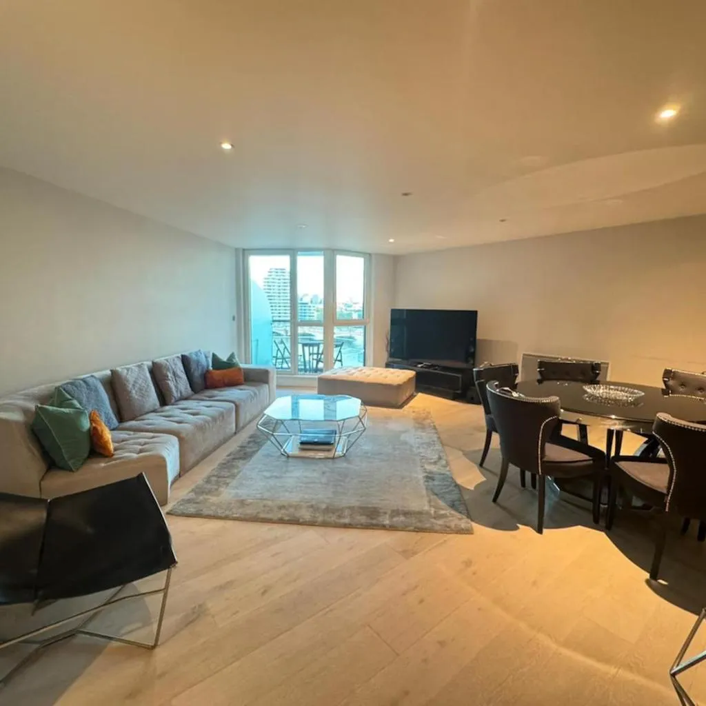 Photograph of OHH Central Spacious 2BR views Vauxhall