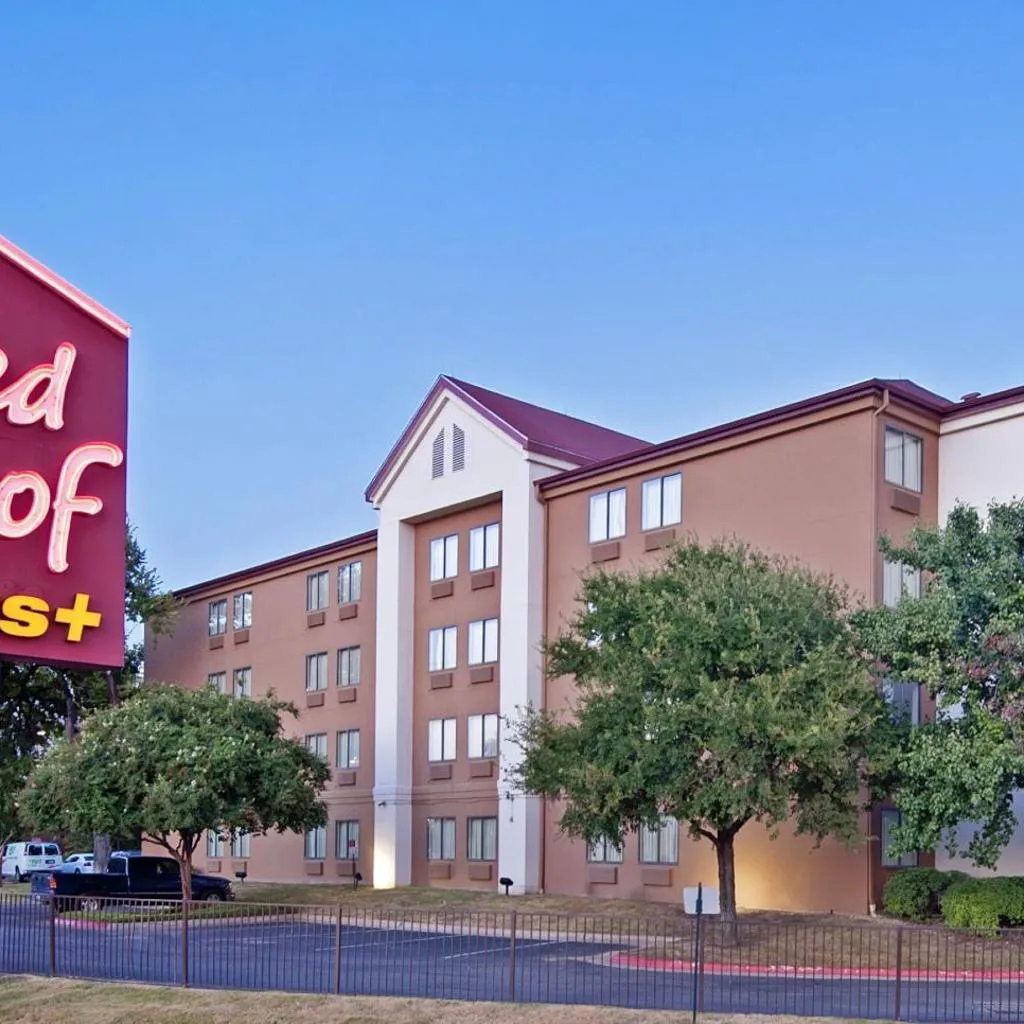 Photograph of Red Roof Inn PLUS Austin South - Airport