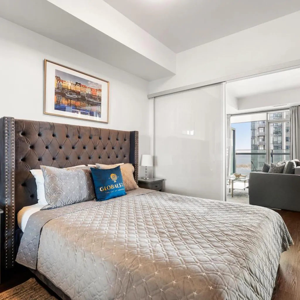 Photograph of 1 Bedroom & Den Condo Lake View in Toronto