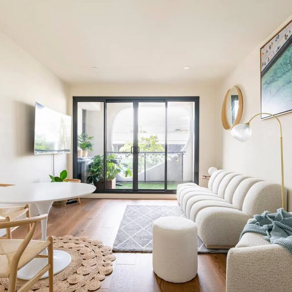 Photograph of Beachside flat with free parking