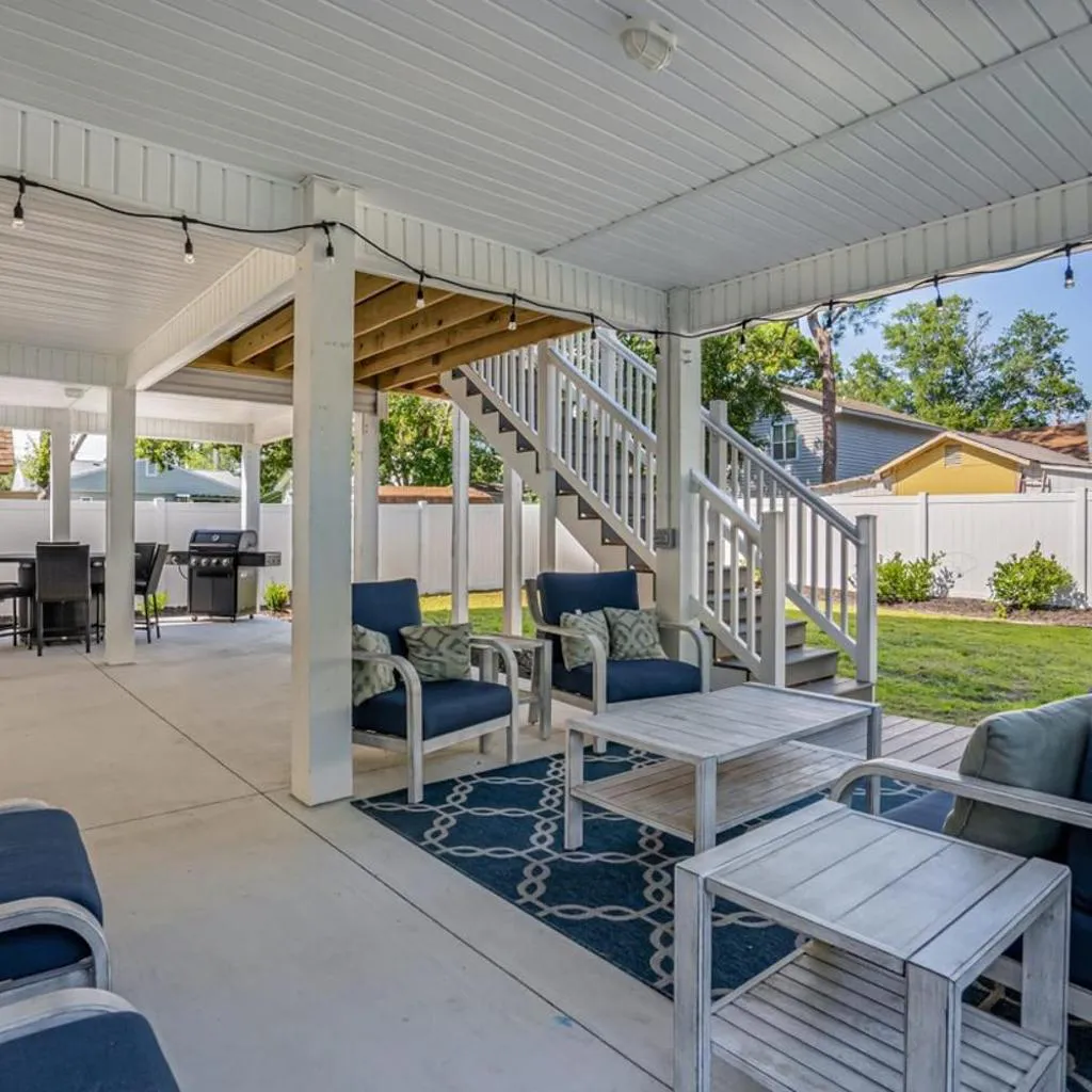 Photograph of Charming Beach House Short Walk To Beach