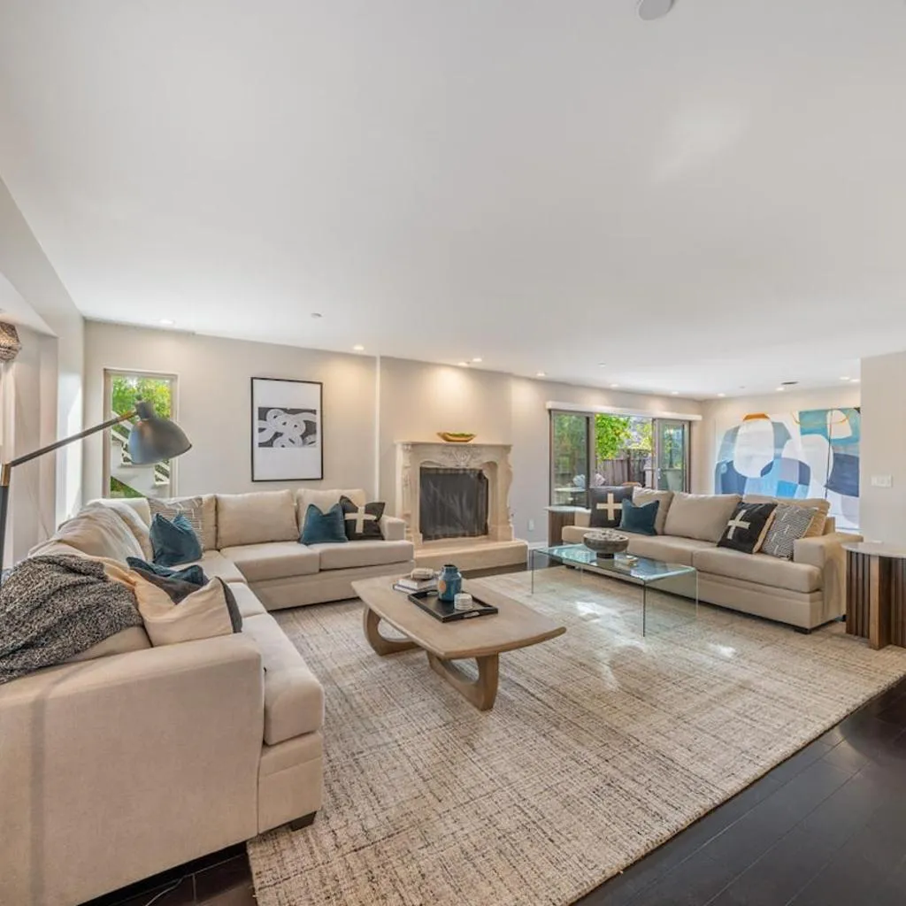Photograph of Spacious Hollywood Private Villa with 7 Bedrooms and Pool