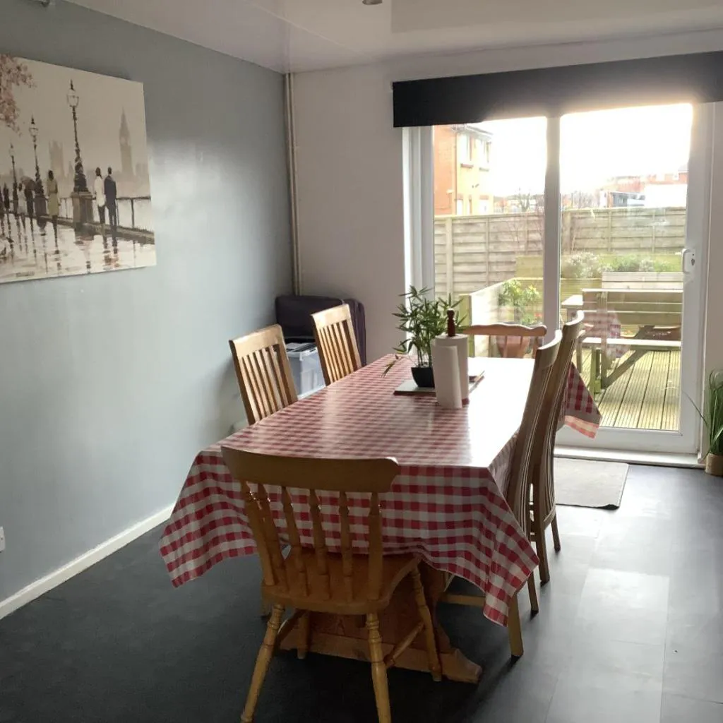 Photograph of 5 BedRm Hse! Ev! & Nr CityCentre!