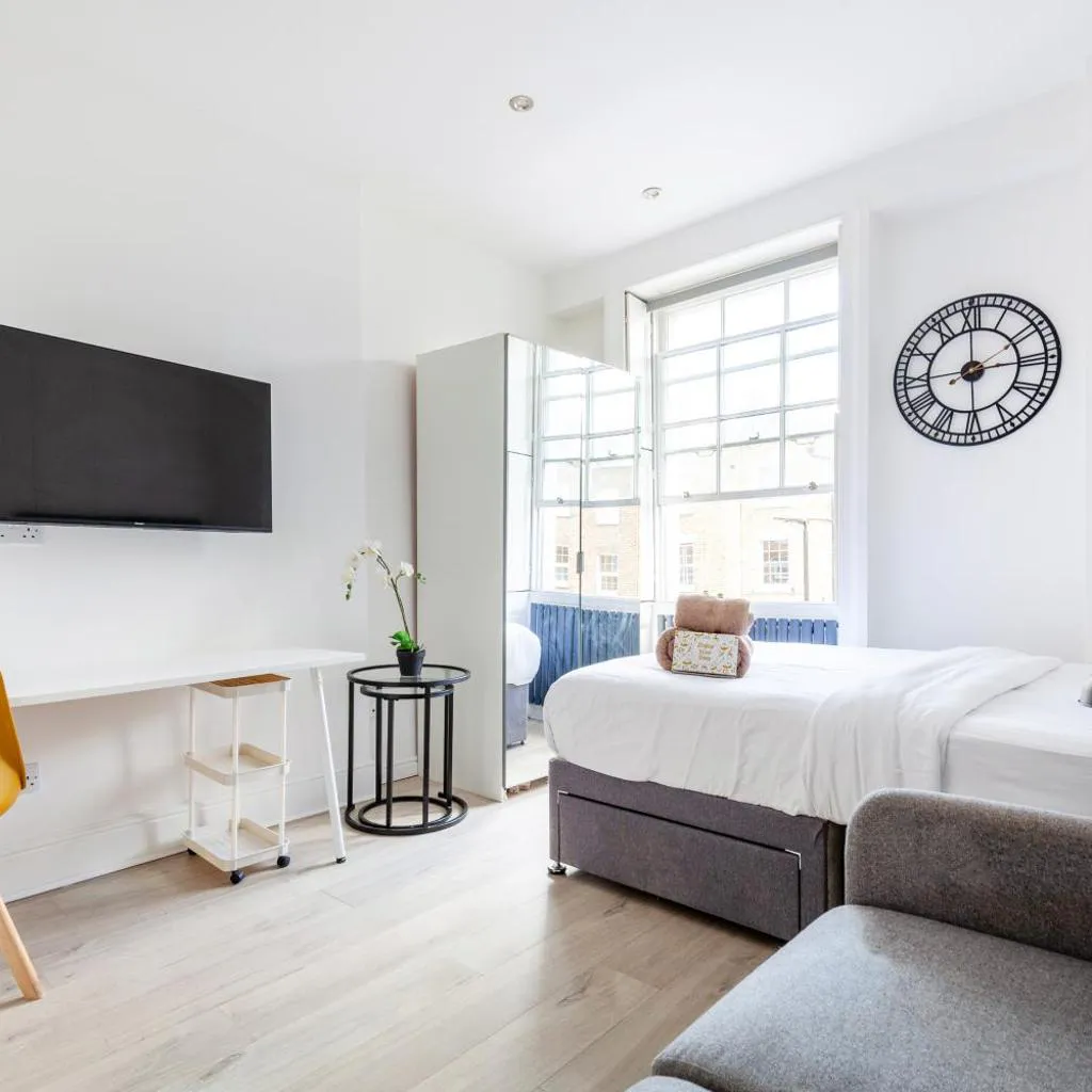 Photograph of Studio in Marylebone Station -10