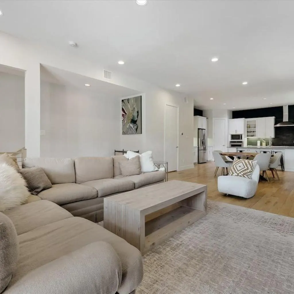 Photograph of Modern Luxury Townhouse - Uptown & Attractions