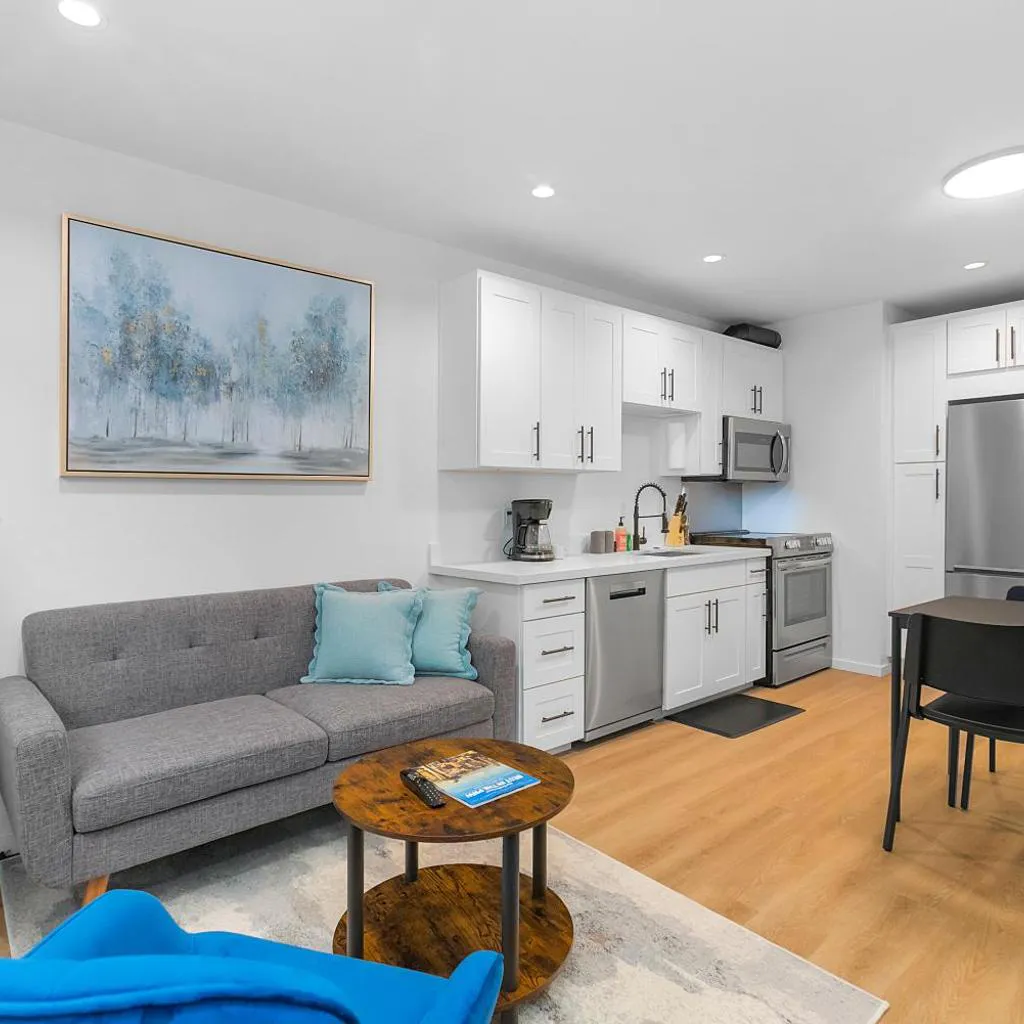 Photograph of The Cloudbreak Townhome - 88 Walkscore!