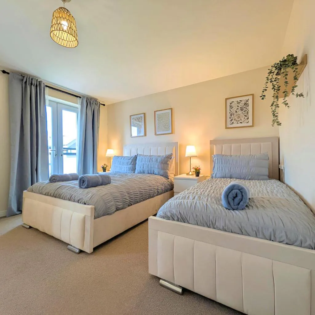 Photograph of Spacious 4BR Home Near Central Liverpool Parking