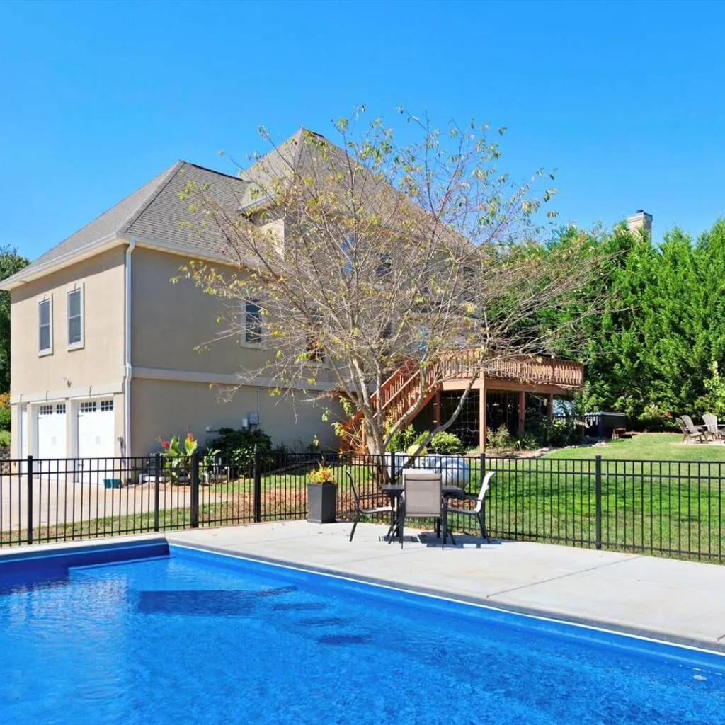 Photograph of 8-minutes to Downtown Asheville! Private Pool and Hot Tub | 4 Bathrooms En-suite