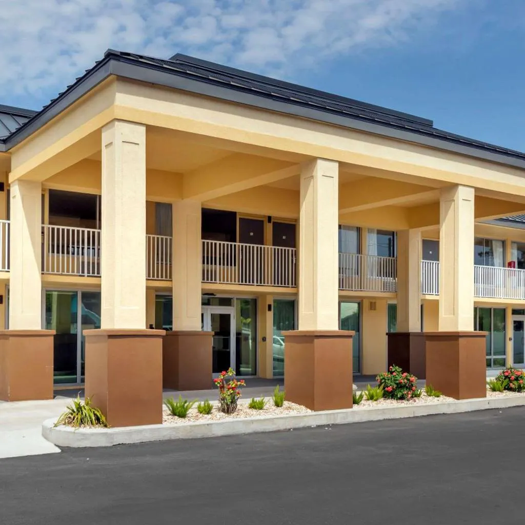 Photograph of Quality Inn Saint Petersburg North-Tampa Bay