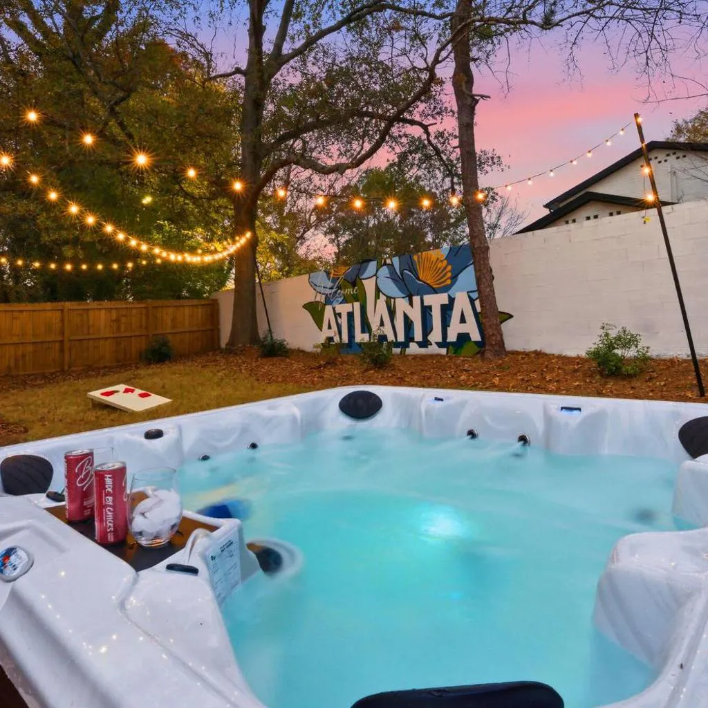 Photograph of Sleeps 16, Hot Tub, Fire Pit, Walk 2 Beltline/DT