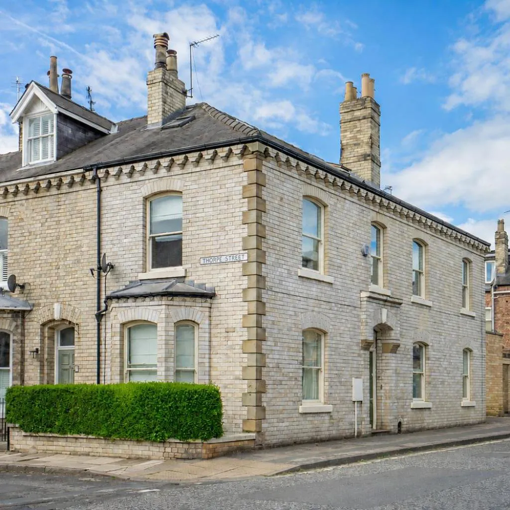 Photograph of 21 Scarcroft Road