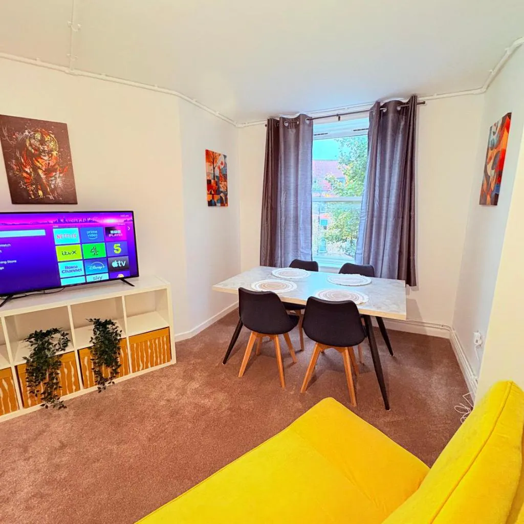 Photograph of LUXURY 3 BED FLAT for 8 people close to Chelsea Stadium 5 min from the main station