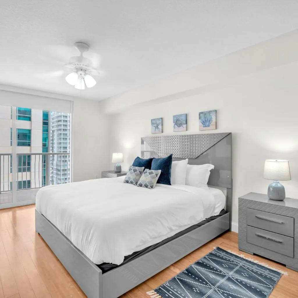 Photograph of Lux condo on 25floor in Brickell