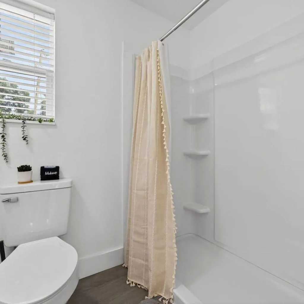 Photograph of Unit 11 Simple Affordable Studio minutes from NAS