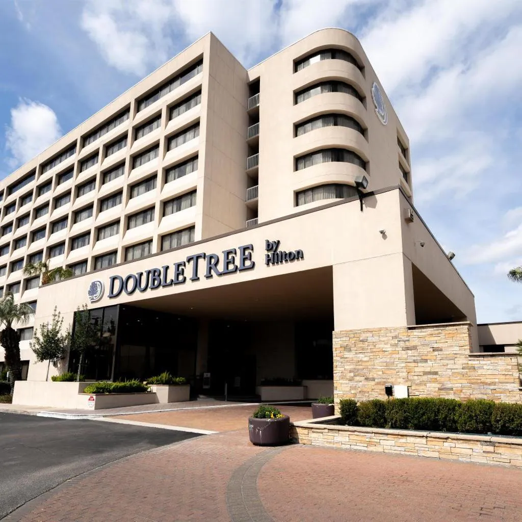Photograph of DoubleTree by Hilton Hotel Houston Hobby Airport