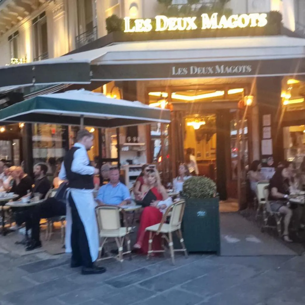Photograph of Gare Montparnasse 2mins , exceptionnel place , bd saint Germain Germain center, front metro, exeptionnel place ,bd Saint Germain,5 minute Eiffé tour and Louvre meusm ,