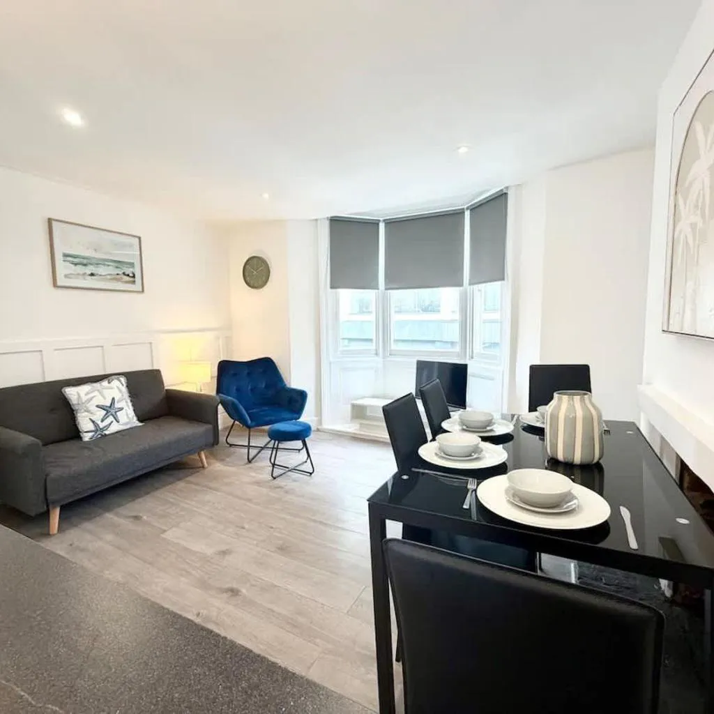 Photograph of Modern 3 Bedroom Stay Near Brighton Seafront