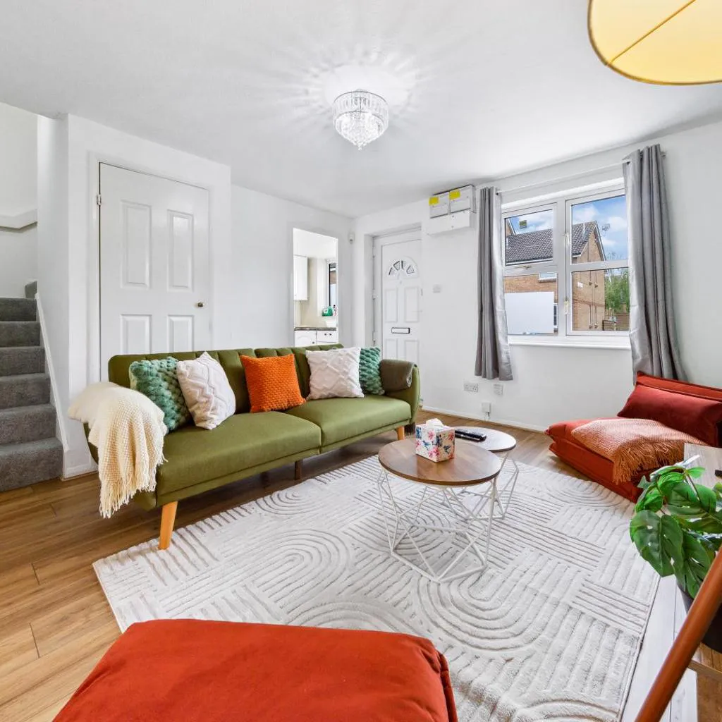 Photograph of London Tower Bridge Entire House! Garden, Free Parking, Sleeps up to 6!