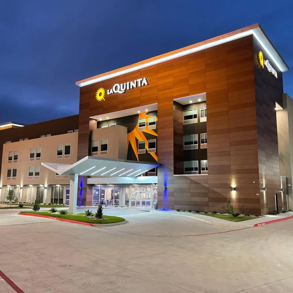 Photograph of La Quinta Inn & Suites by Wyndham Dallas/Fairpark
