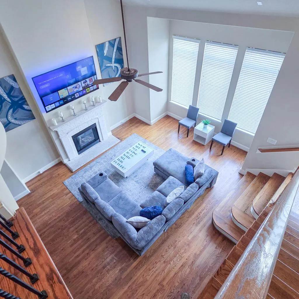 Photograph of Artsy 3-Story Townhouse Near the Galleria Area!