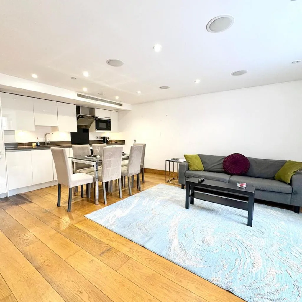 Photograph of Marylebone 3 Bedroom Apartment with Lift Access