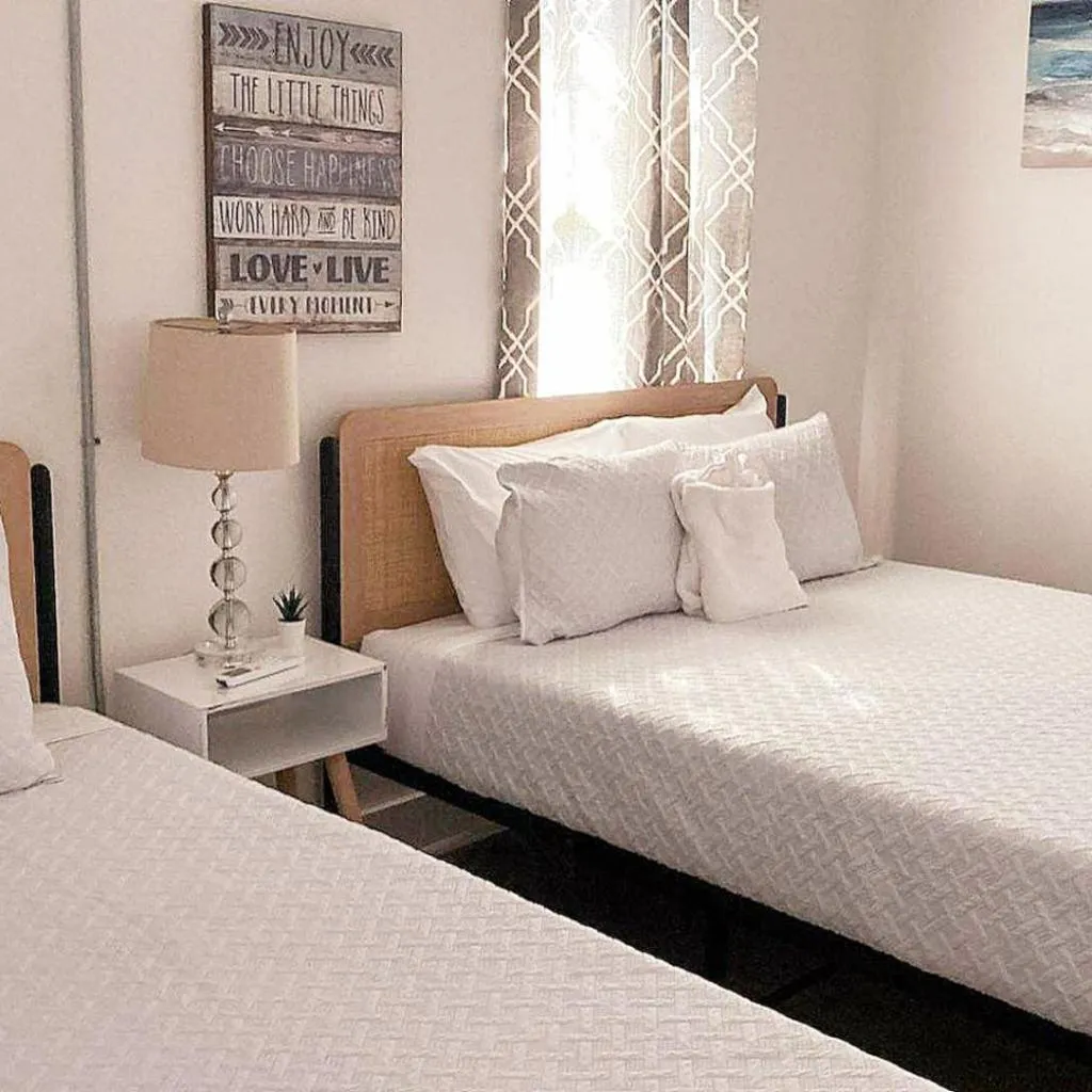 Photograph of unit 10 Cozy Convenient Near All Pensacola Offers