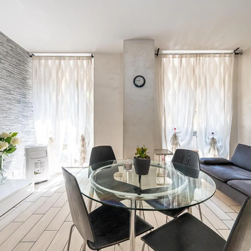 Photograph of Camerana Prestige Porta Nuova