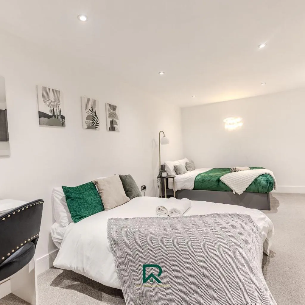 Photograph of Modern 2BR Apartment in Lambeth with Complimentary Parking