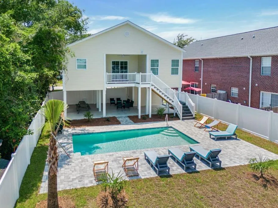Photograph of Hibiscus Hideaway Walk to Beach and Main Street