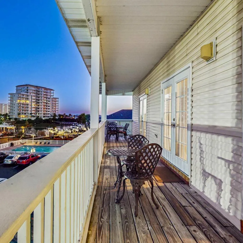 Photograph of Dog-friendly condo with a pool hot tub & tennis courts - walk to the beach
