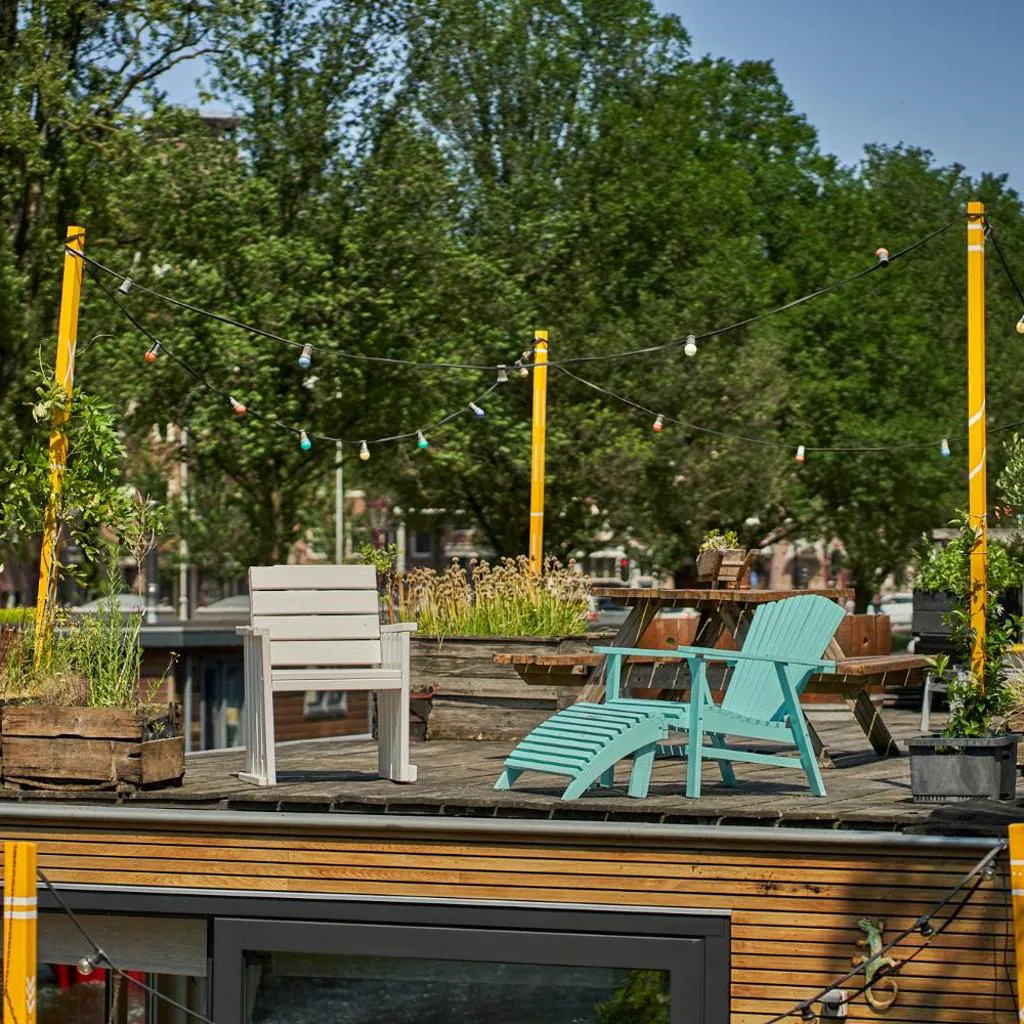 Photograph of The Amsterdam Houseboat Family - de Pijp