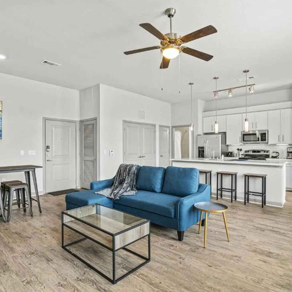 Photograph of LUX 2B2B with Pool & Parking near the Heart of Austin