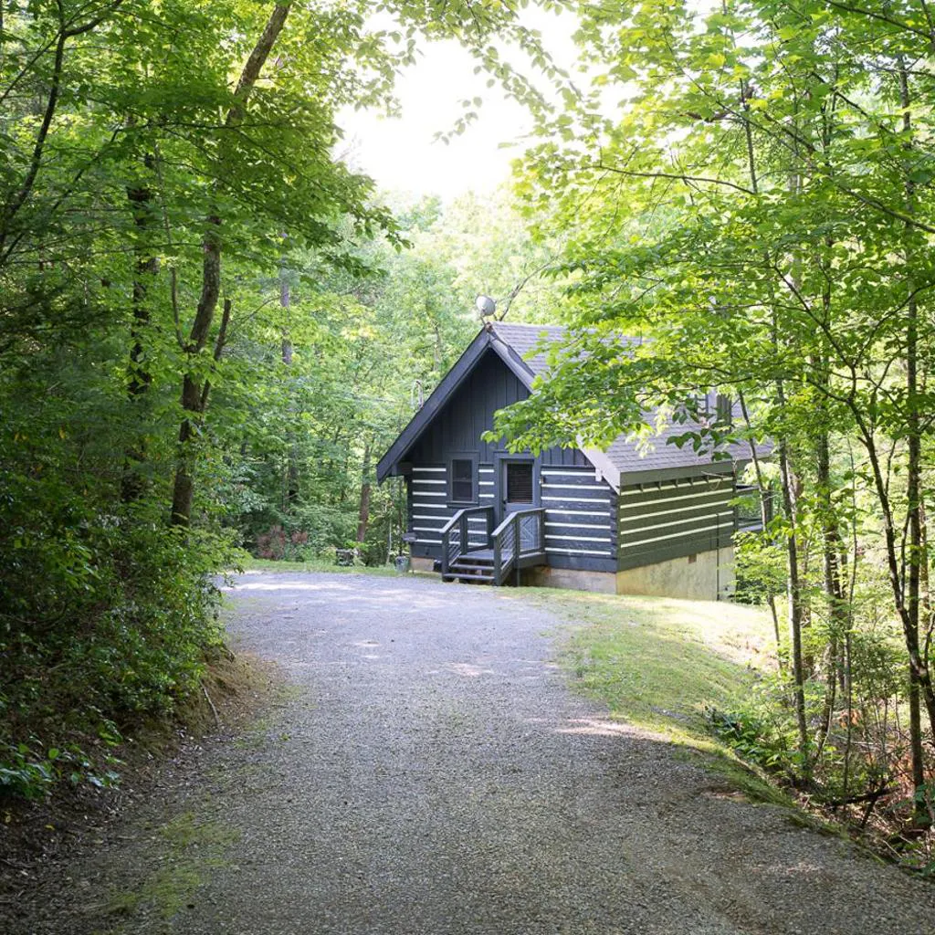 Photograph of Lil' Smoky Studio by Stony Brook Cabins