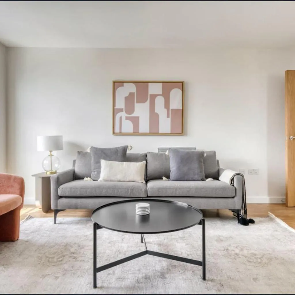 Photograph of Limehouse 1-Bed, Sleeps 4, 2-Min To Station