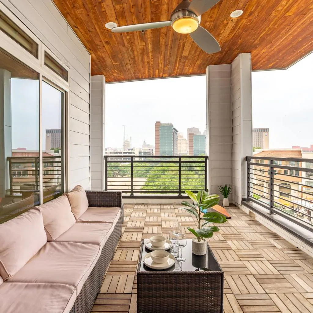 Photograph of RiverWalk PentHouse Oasis w/Free Parking Gym Pool