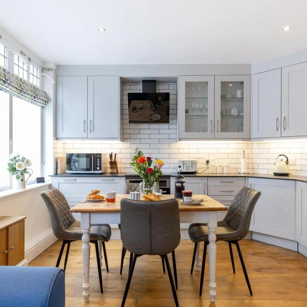 Photograph of 2 Bed in Bath oc-bhr24