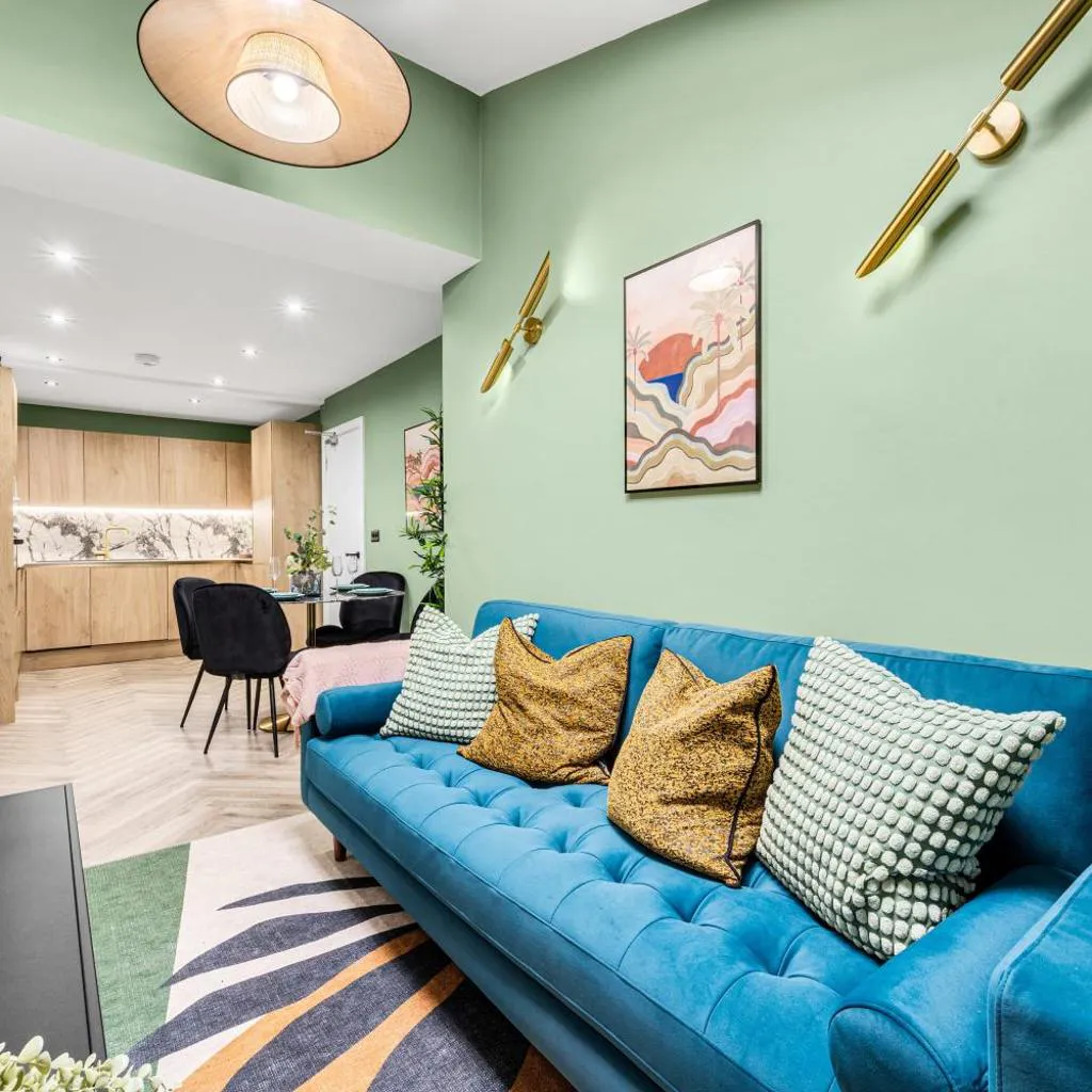 Photograph of Amazonian Luxury Family Home MCR City Centre Etihad Free Parking