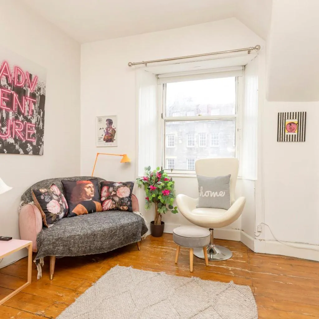 Photograph of JOIVY Stunning Apartment in Royal Mile