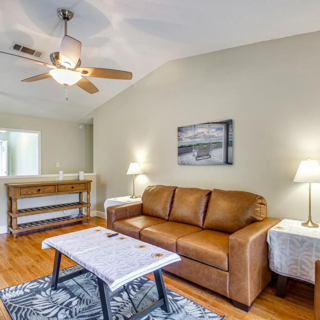 Photograph of Shop, Dine & Visit UWF: Pensacola Home w/ Yard!