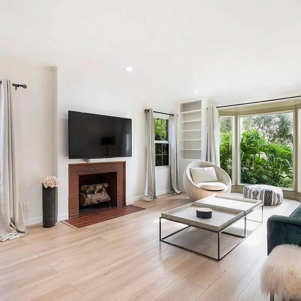 Photograph of Updated 3-Bedroom LA Home with Backyard, BBQ & Family-Friendly Amenities