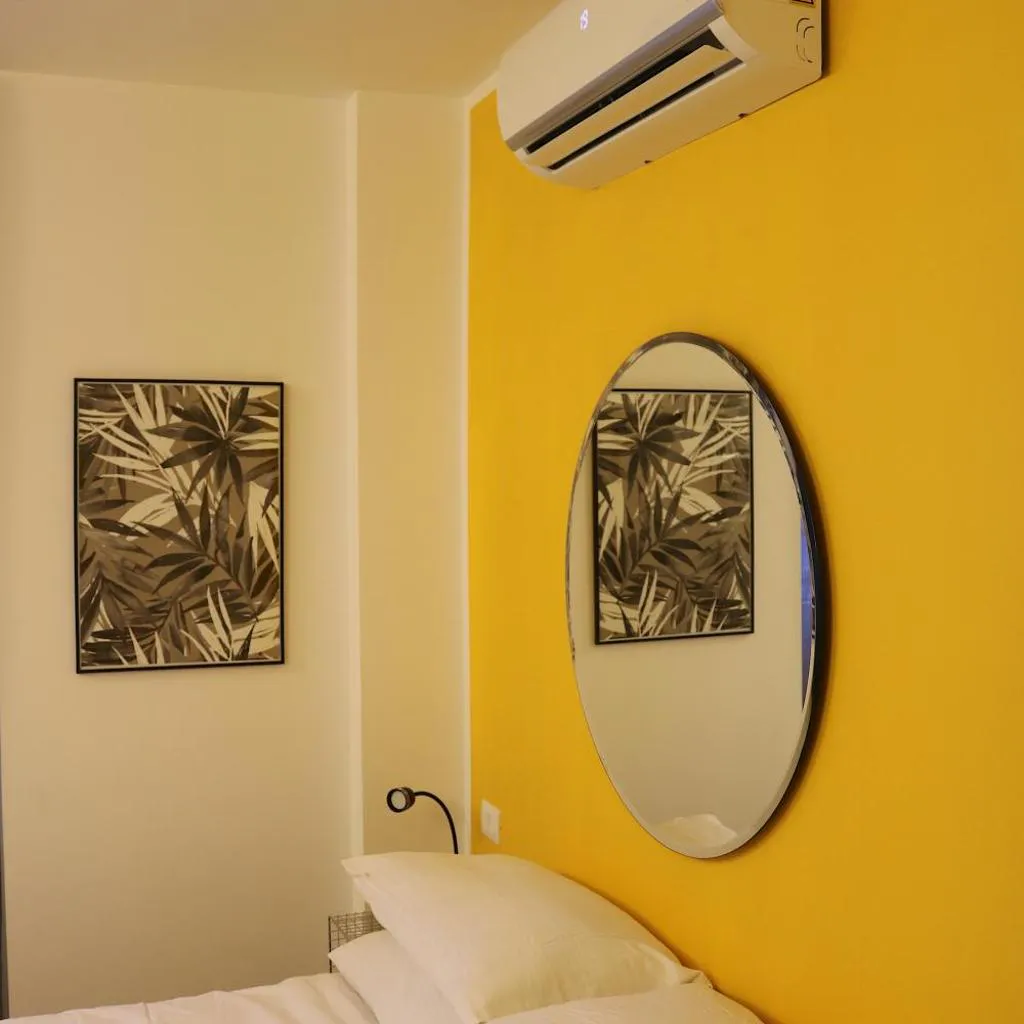 Photograph of Central Station Milano Room - 3