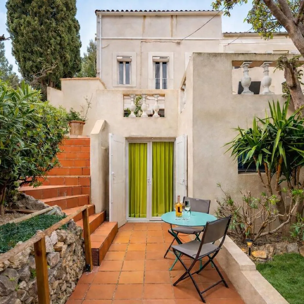 Photograph of Studio cosy avec terrasse et jardin VAUBAN