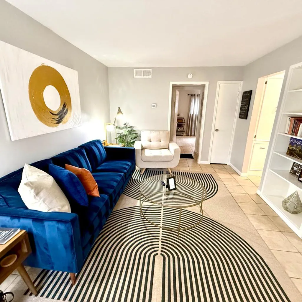 Photograph of Montrose Stays Spotless Full APT! Free Parking!!! An Art Lover's Dream