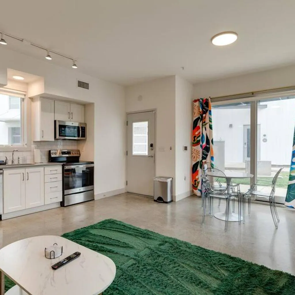 Photograph of Urban Oasis Spacious King Bed Free Parking