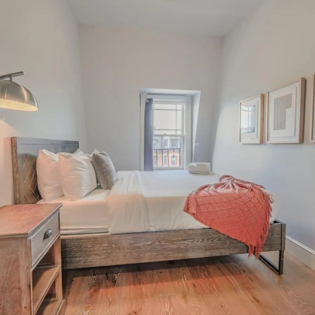 Photograph of Unbeatable Location Newbury Street 1br