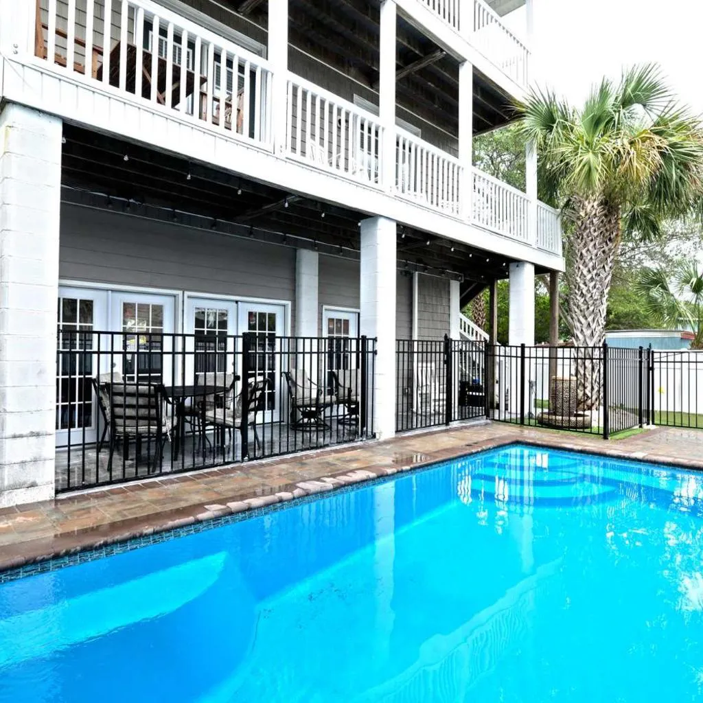 Photograph of Sun and Games House w Swimming Pool Tons of Games Putting Green