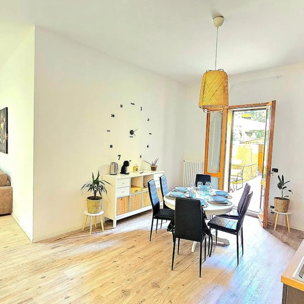 Photograph of Big, Bright and Chic Terrace Flat